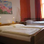 Large 110m2 Old Town With Danube View, 3br, 2ba, Sleeps 9 Apartmán