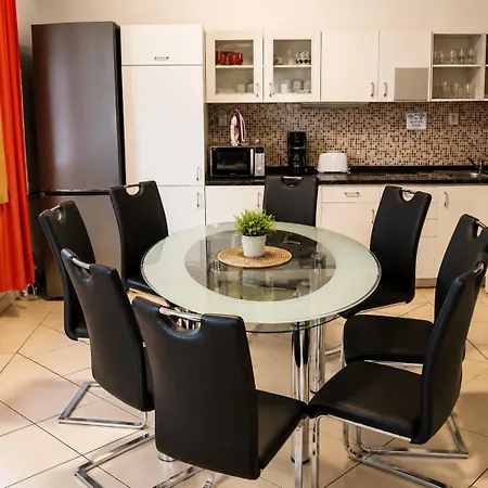 110m2 Old Town On Danube Promenade 3br 2ba Up To 9 Guests