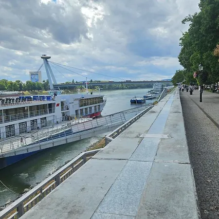 Apartment 110m2 Old Town On Danube Promenade 3br 2ba Up To 9 Guests