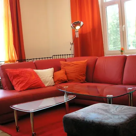 110M2 Old Town Apartment On Danube Promenade 3Br 2Ba Up To 9 Guests