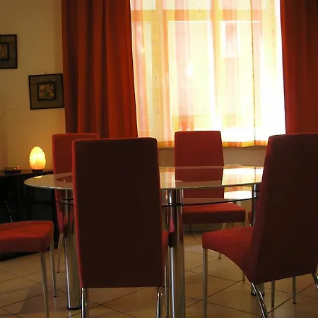 Lägenhet Large 110m2 Old Town With Danube View, 3br, 2ba, Sleeps 9